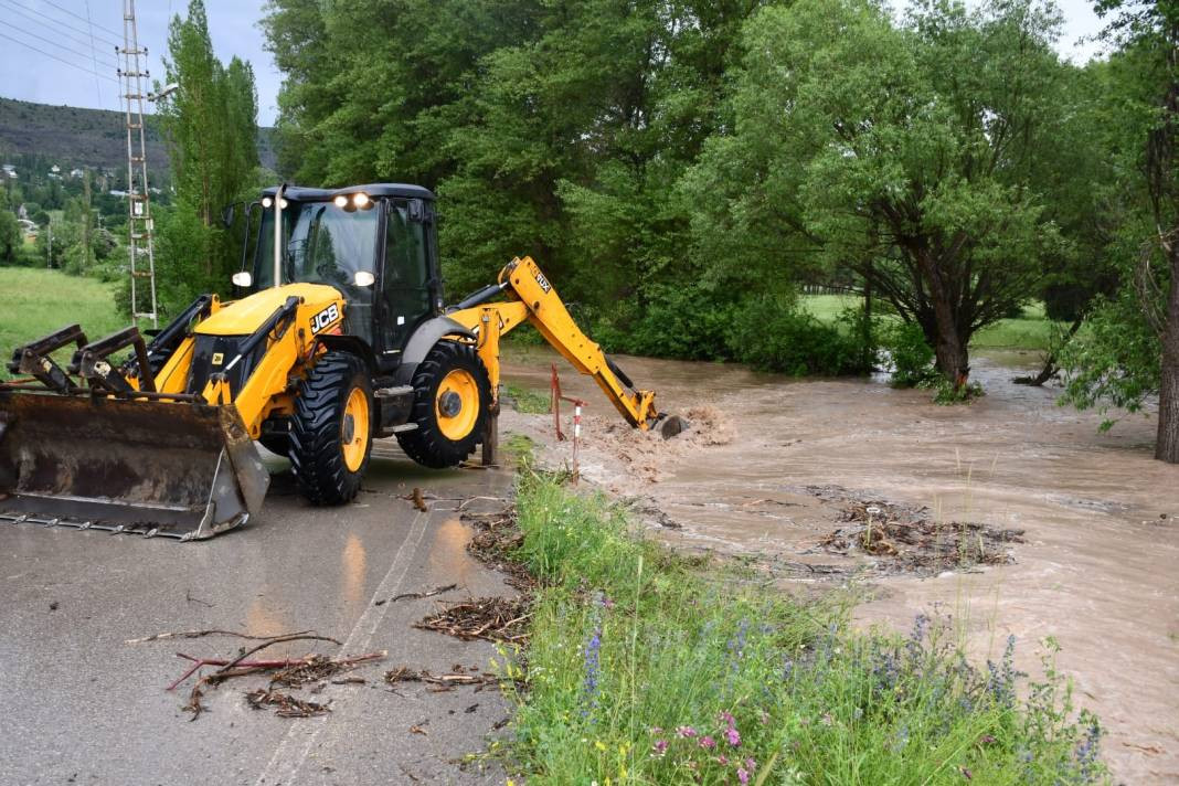 Giresun'u sağanak vurdu: Cadde, köy yolları ve tarım arazileri hasar gördü - Resim: 9